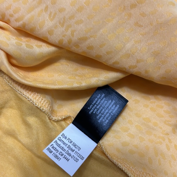 Lane Bryant V-neck short cuffed sleeve yellow blouse women’s size 18/20 - Picture 9 of 9